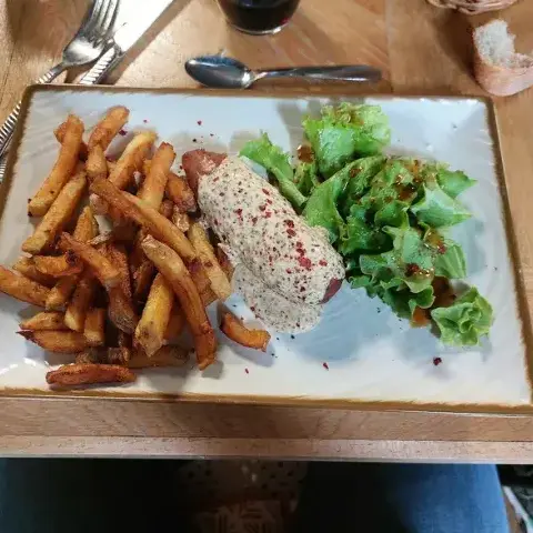 restaurant au bord de l'eau à Bazouges - image 2