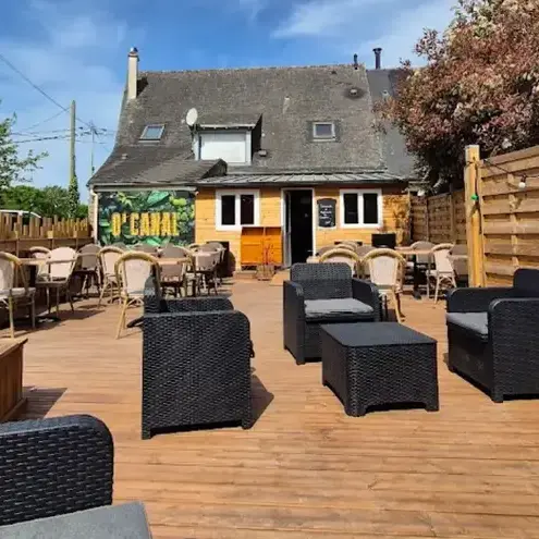 restaurant au bord de l'eau à Guipel - image 3